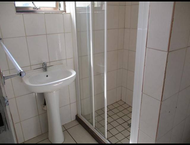 1 BEDROOM PROPERTY TO RENT IN SILVERTON